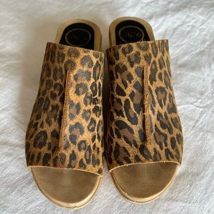 No. 6 leopard wedge clogs sz 38